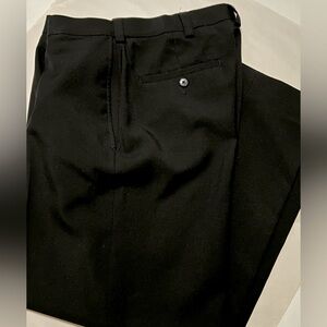 Haggar Dress Pants Mens 32x32 Black Repreve E-Clo Pleated Classic Fit Stretch